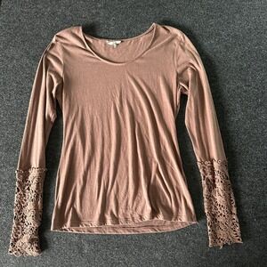 BKE Womens Long Sleeve Scoop Neck Top Mauve Crochet Lace Cuff Detail Size L